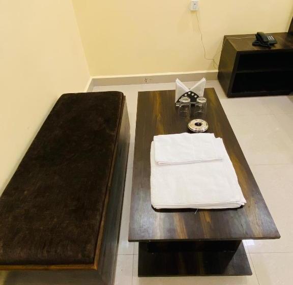 Отель Maihar Inn