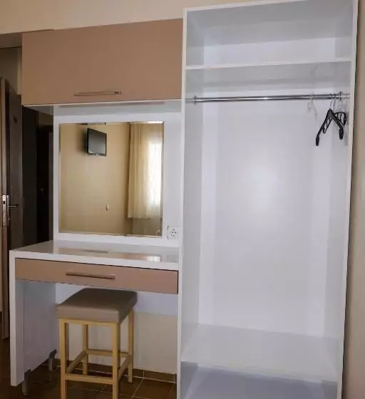 İleri̇ Otel