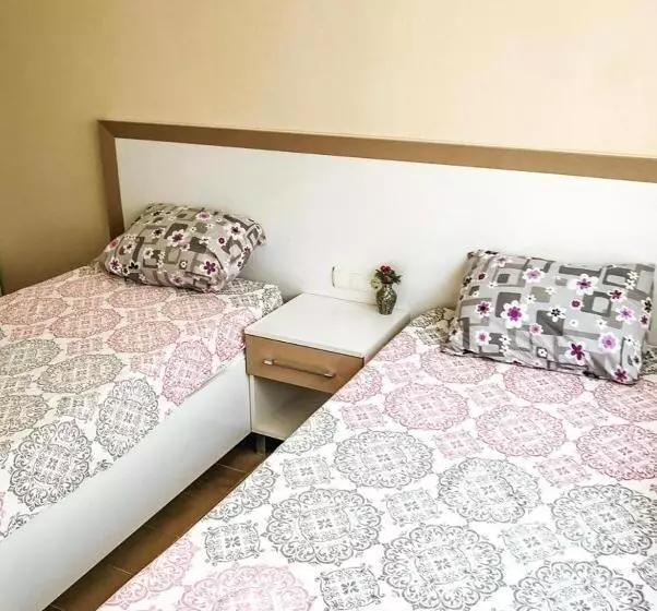 İleri̇ Otel