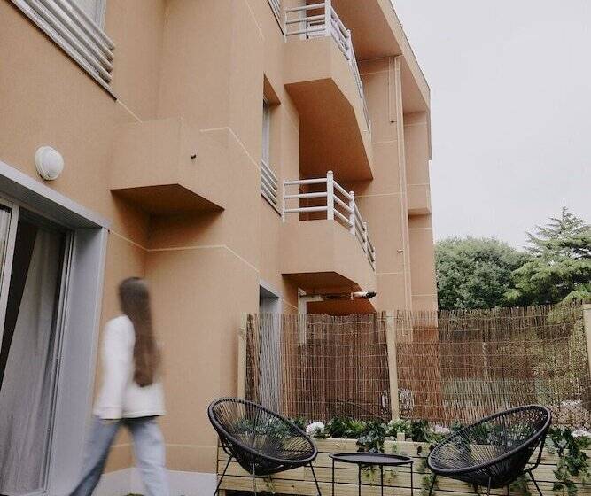 پانسیون Zarey Hostel