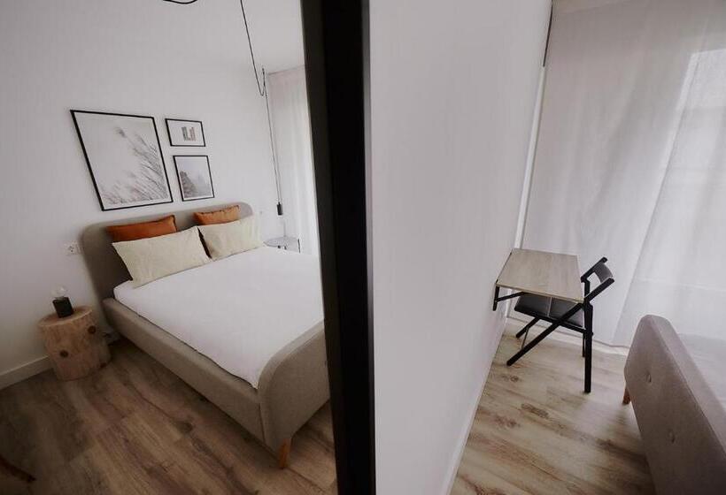 پانسیون Zarey Hostel