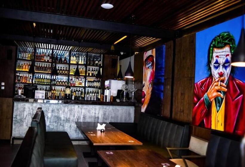 Riviera Hotel, Apartments & Resorts