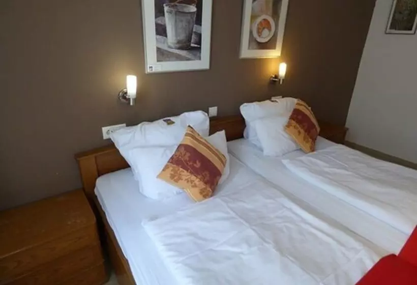 ホテル Art Inn Dinslaken