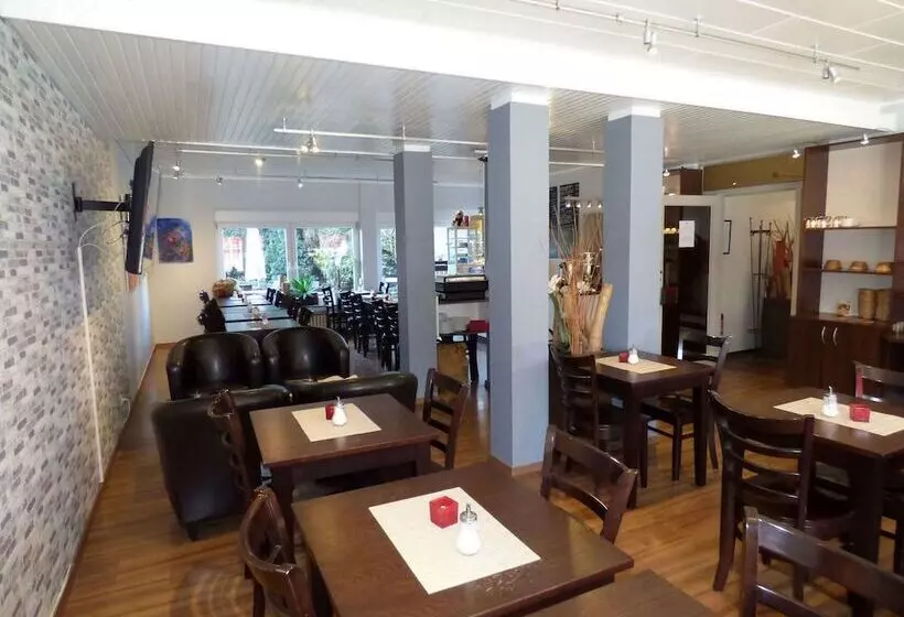 ホテル Art Inn Dinslaken