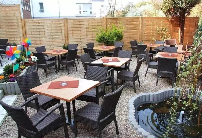 ホテル Art Inn Dinslaken