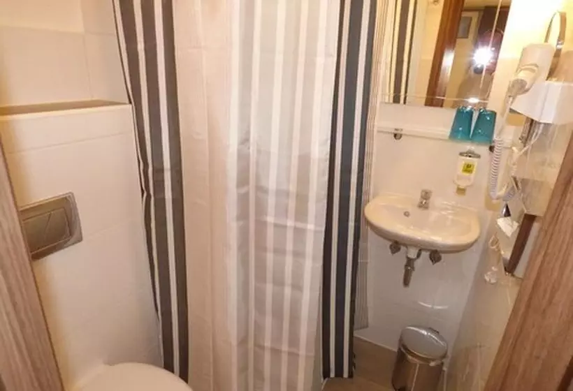 ホテル Art Inn Dinslaken