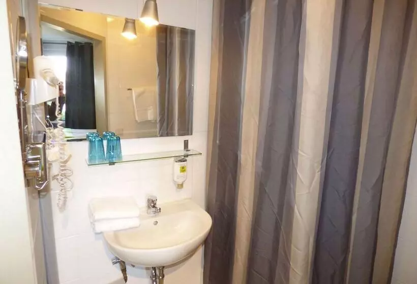 ホテル Art Inn Dinslaken