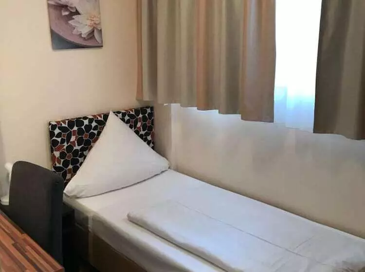 Pension Alpha Frankfurt City Central Station