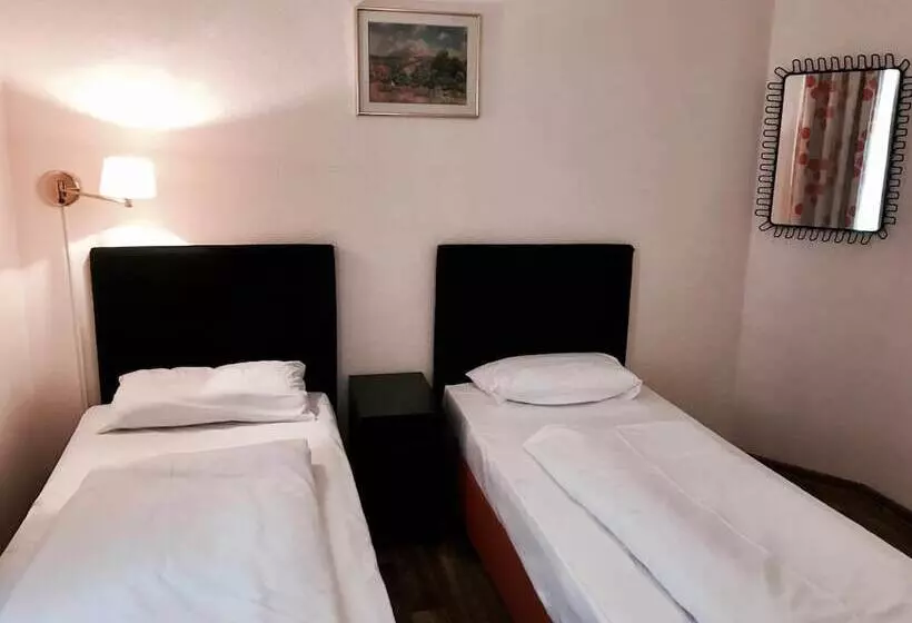 Pension Alpha Frankfurt City Central Station