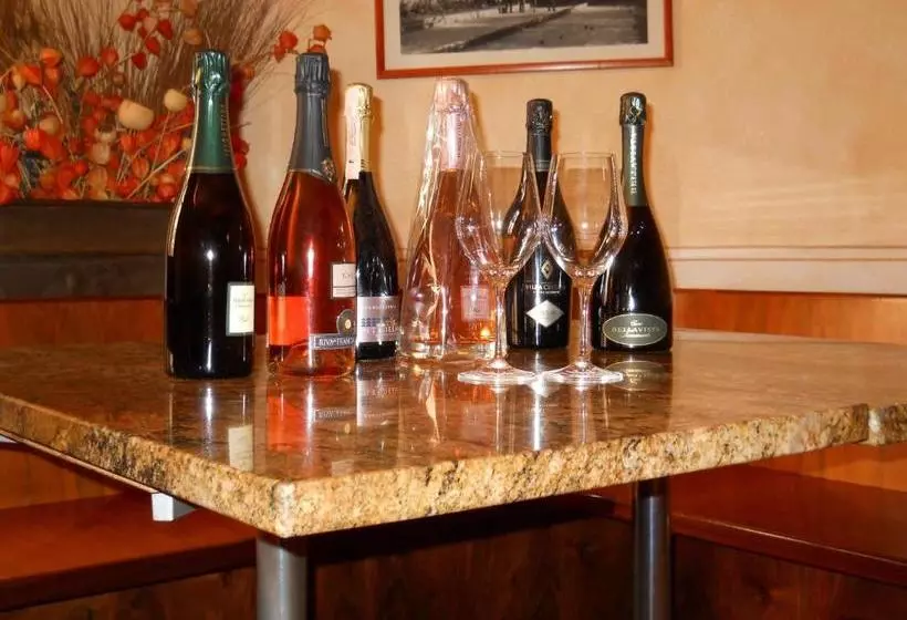 ホテル Albergo Ristorante Aquila