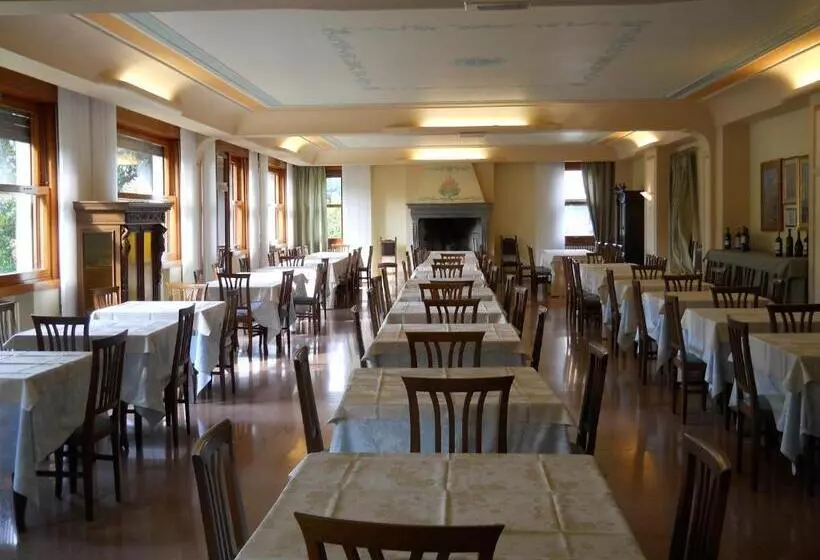 ホテル Albergo Ristorante Aquila