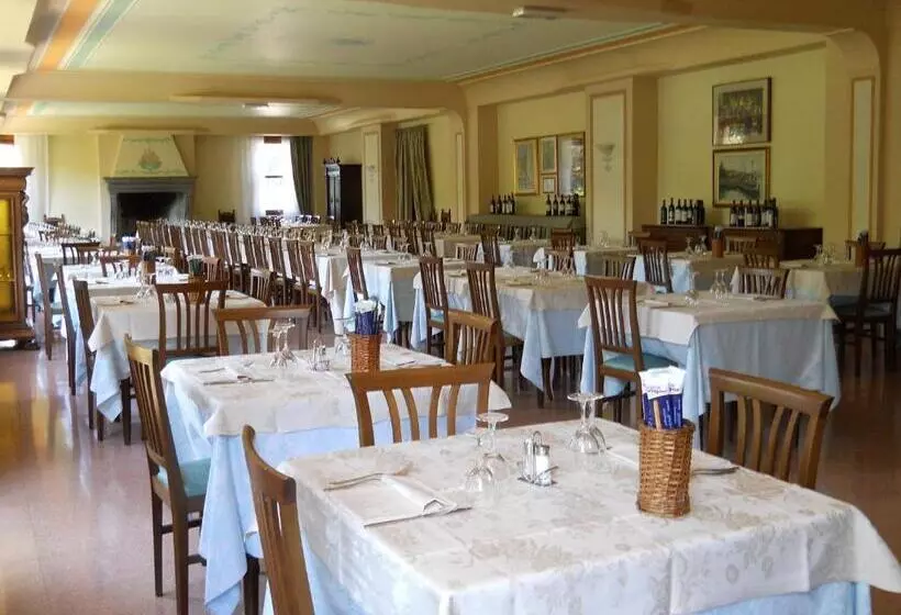 ホテル Albergo Ristorante Aquila