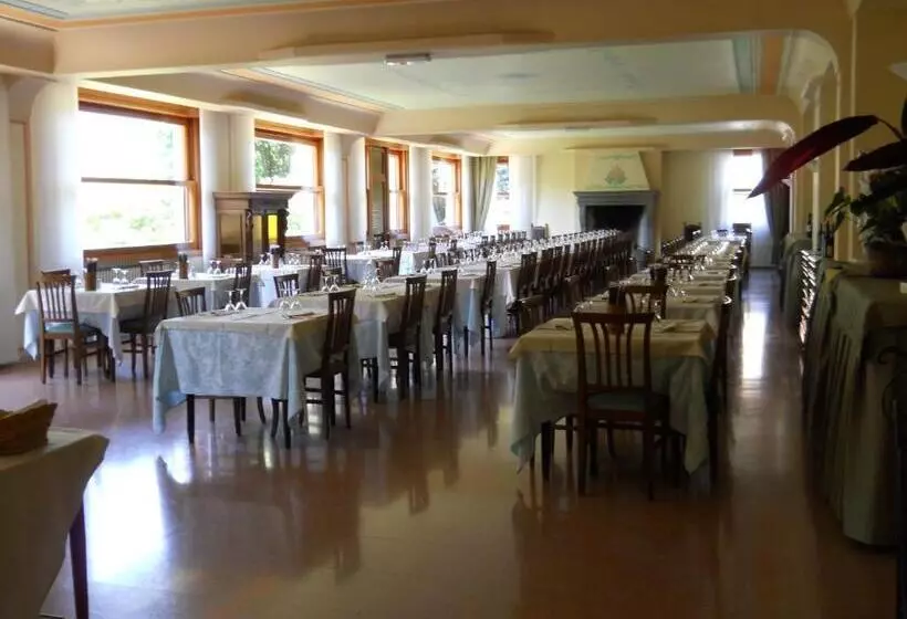ホテル Albergo Ristorante Aquila