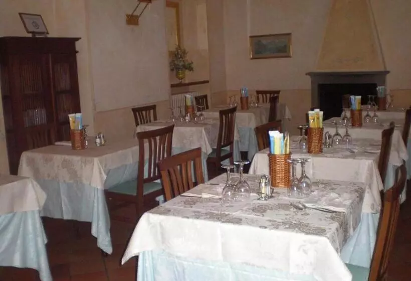 ホテル Albergo Ristorante Aquila