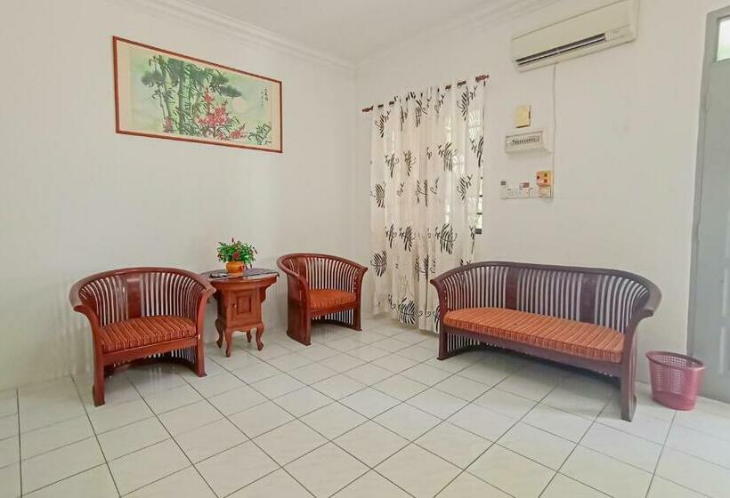 בית מלון כפרי Oyo 90238 Just Homestay