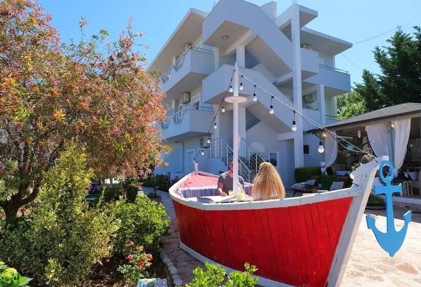 בית מלון כפרי Two Mermaids Ksamil