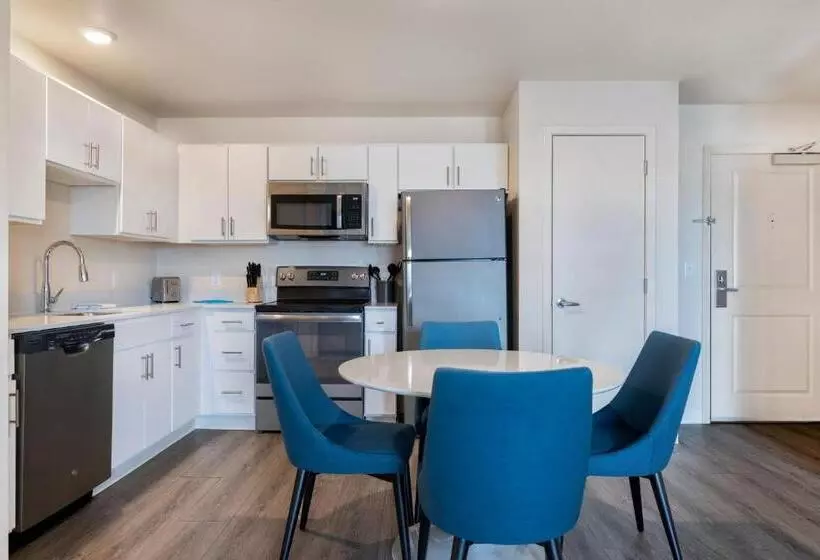 Soka Suites Dallas  Las Colinas