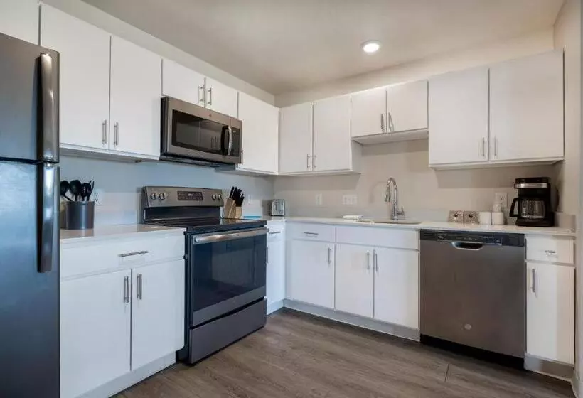 Soka Suites Dallas  Las Colinas