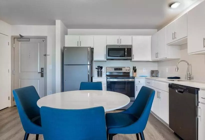 Soka Suites Dallas  Las Colinas