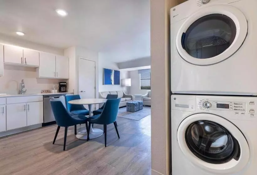 Soka Suites Dallas  Las Colinas