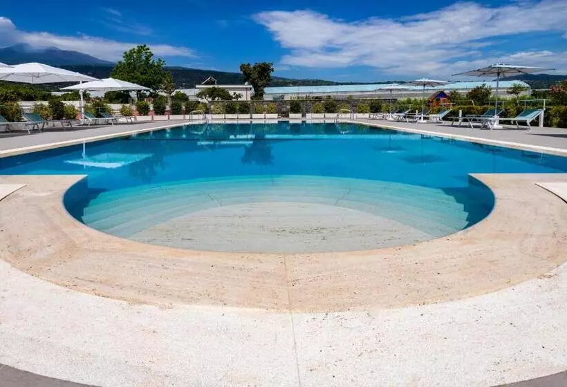 هتل Dipladenia Garden Country Resort