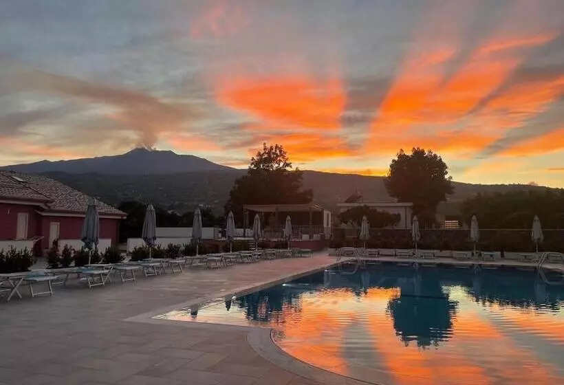 هتل Dipladenia Garden Country Resort