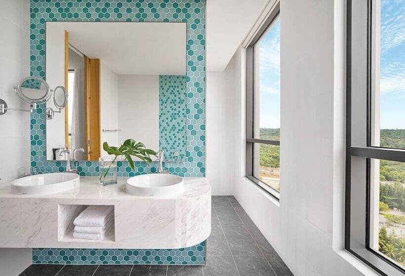 هتل Holiday Inn Resort Ho Tram Beach, An Ihg