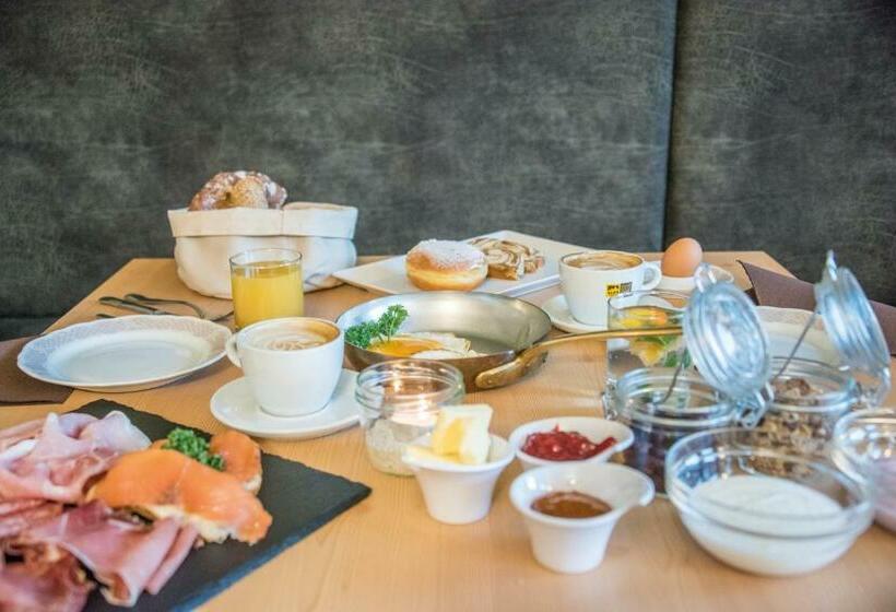 Apparthotel Feldhof   Living And Bistro