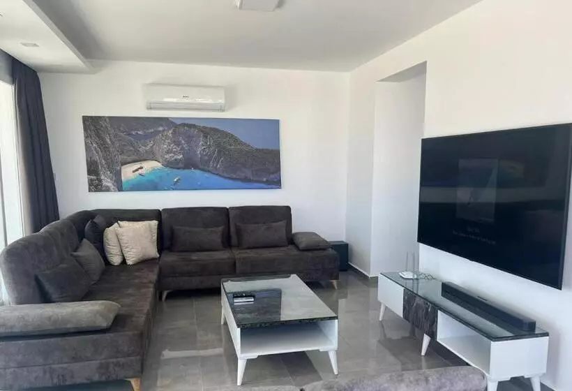 هتل Courtyard Long Beach Holiday Resort