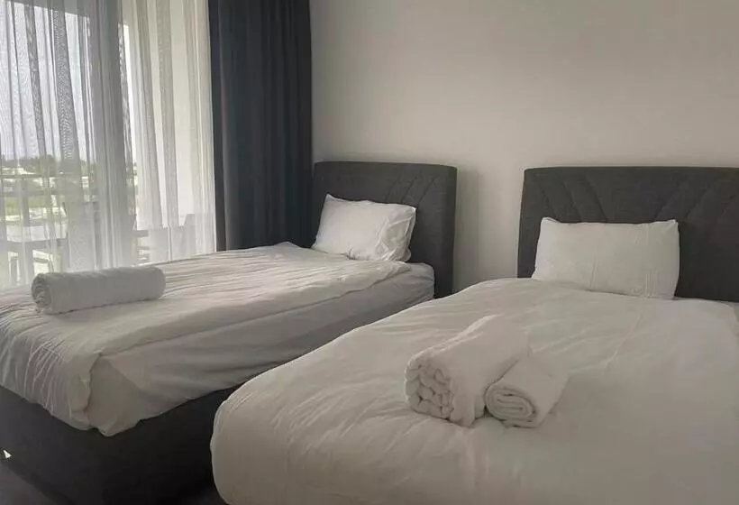 هتل Courtyard Long Beach Holiday Resort