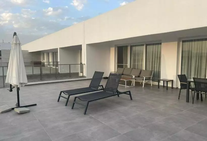 هتل Courtyard Long Beach Holiday Resort