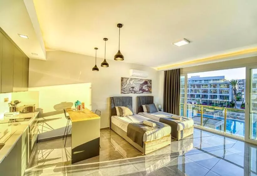 هتل Courtyard Long Beach Holiday Resort