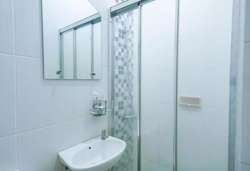 Urbanview Hotel 58 Bintaro By Reddoorz
