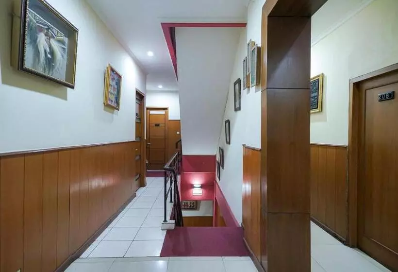 Urbanview Hotel 58 Bintaro By Reddoorz