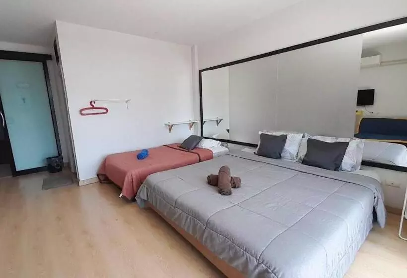 Sleepy And Homey Don Mueang Airport Hostel