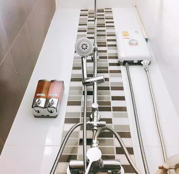 Sleepy And Homey Don Mueang Airport Hostel