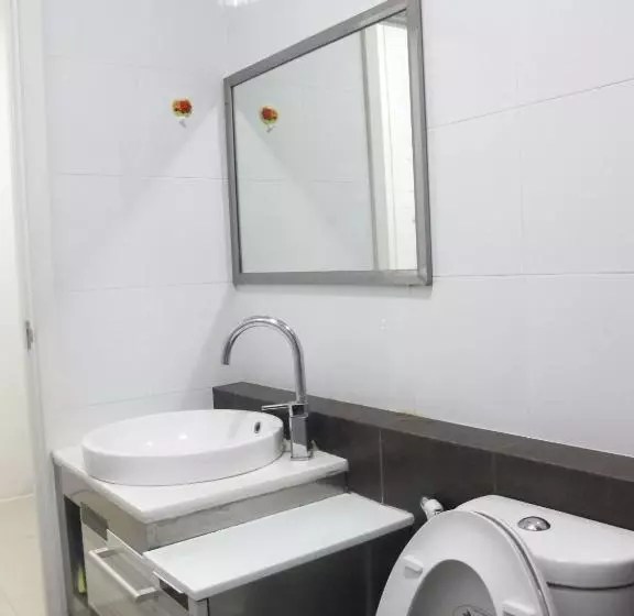 Sleepy And Homey Don Mueang Airport Hostel