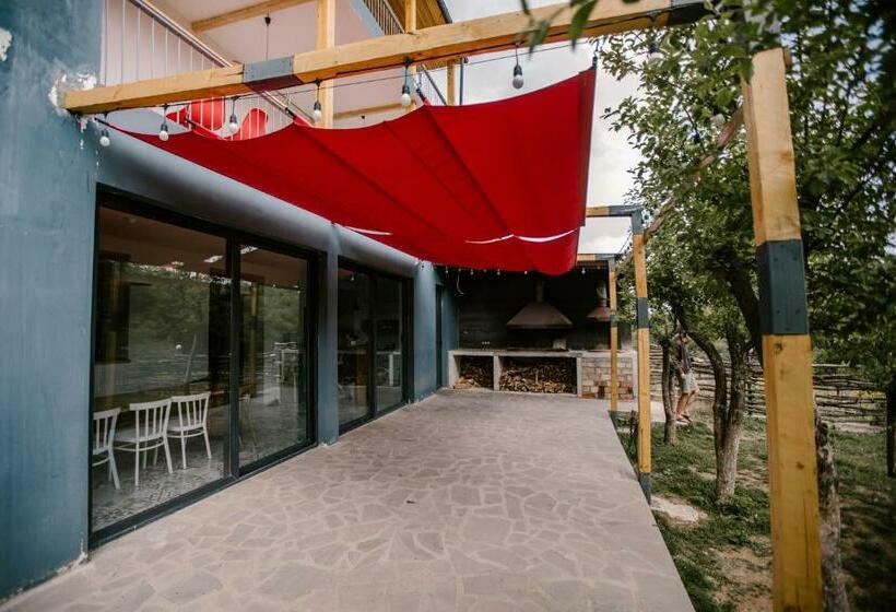 Hotel Vardeni Guesthouse