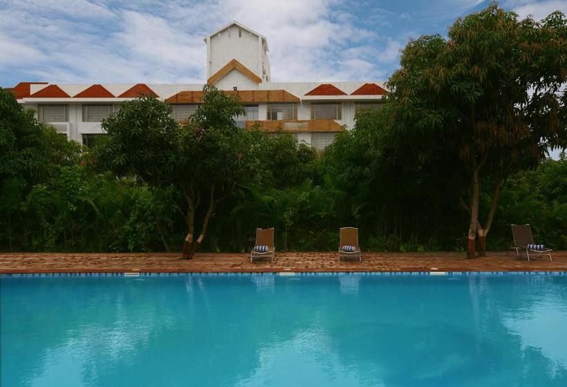 אתר נופש Sarovar Portico Sasangir