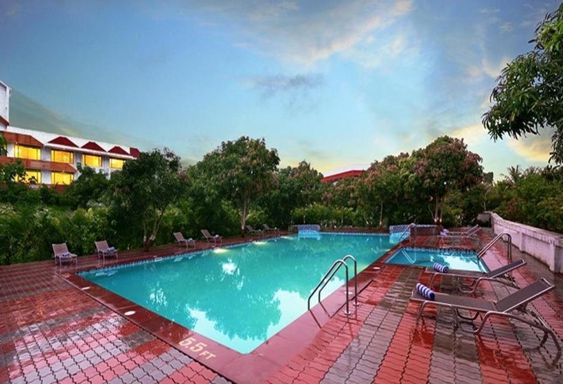 אתר נופש Sarovar Portico Sasangir