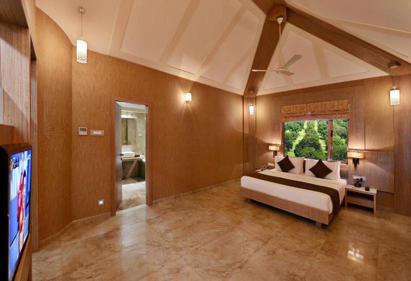 אתר נופש Sarovar Portico Sasangir