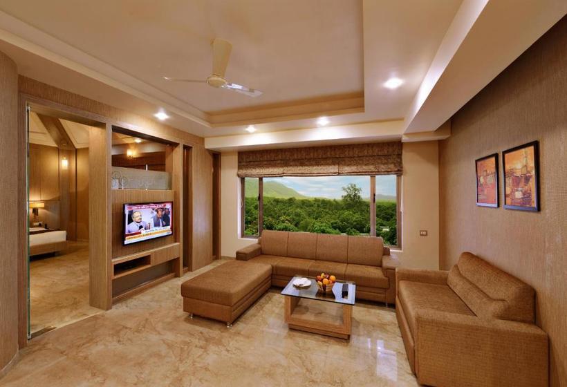 אתר נופש Sarovar Portico Sasangir