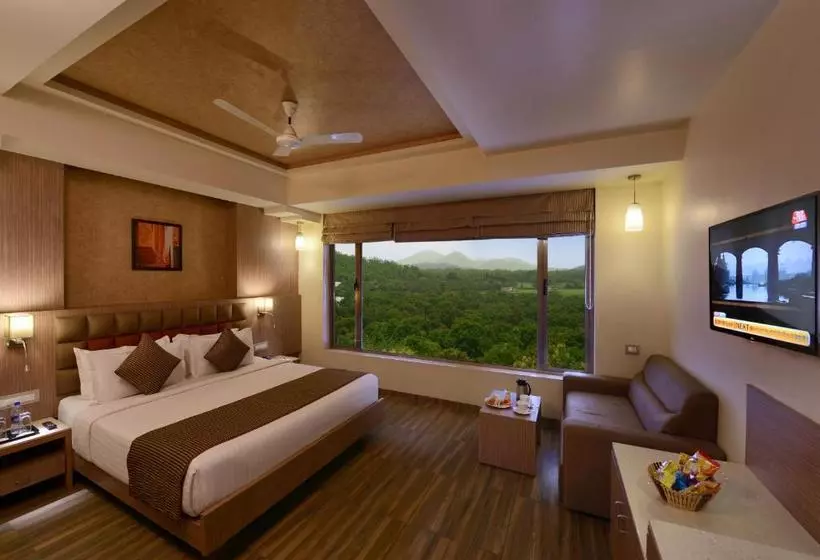 リゾートホテル Sarovar Portico Sasangir