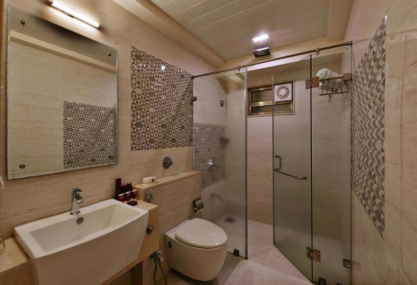 אתר נופש Sarovar Portico Sasangir