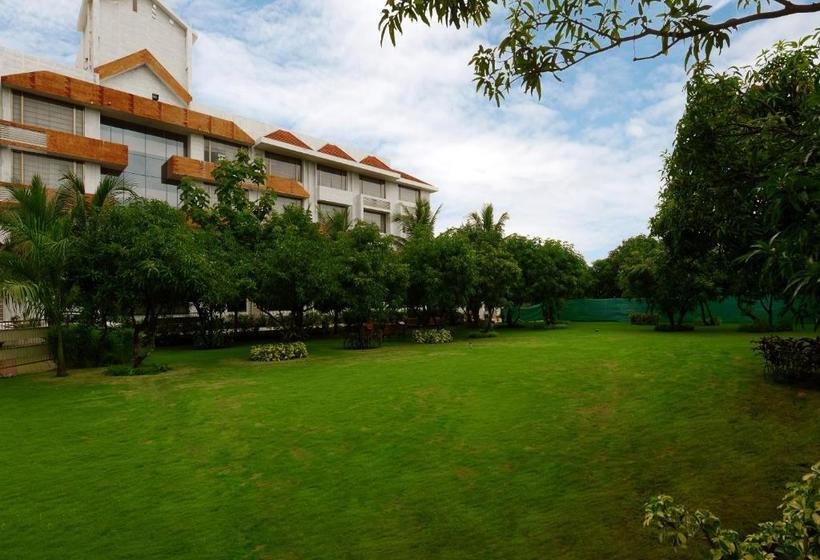 אתר נופש Sarovar Portico Sasangir