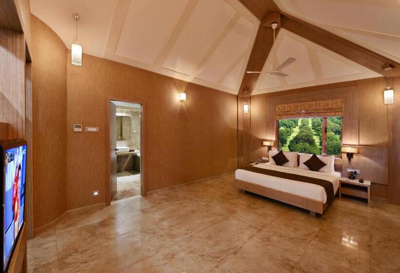 אתר נופש Sarovar Portico Sasangir