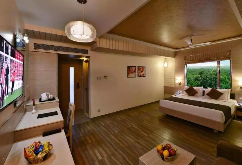 リゾートホテル Sarovar Portico Sasangir