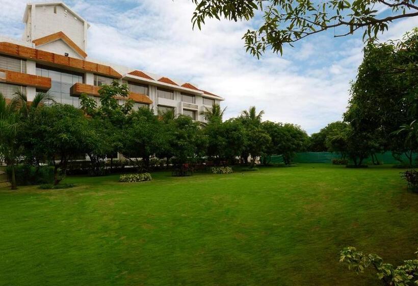 אתר נופש Sarovar Portico Sasangir