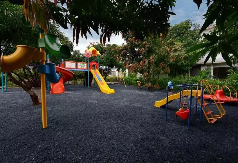 リゾートホテル Sarovar Portico Sasangir