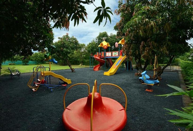 אתר נופש Sarovar Portico Sasangir